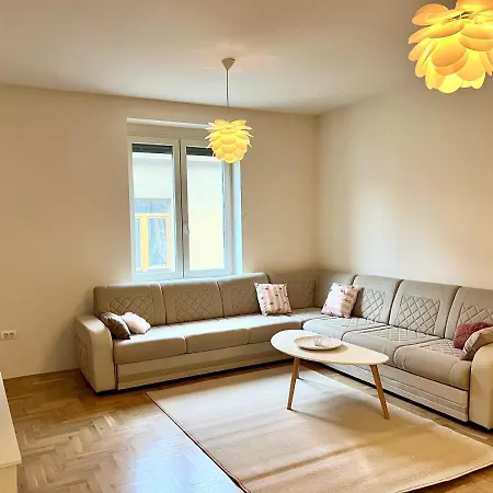 Central Charm Residency Apartman *